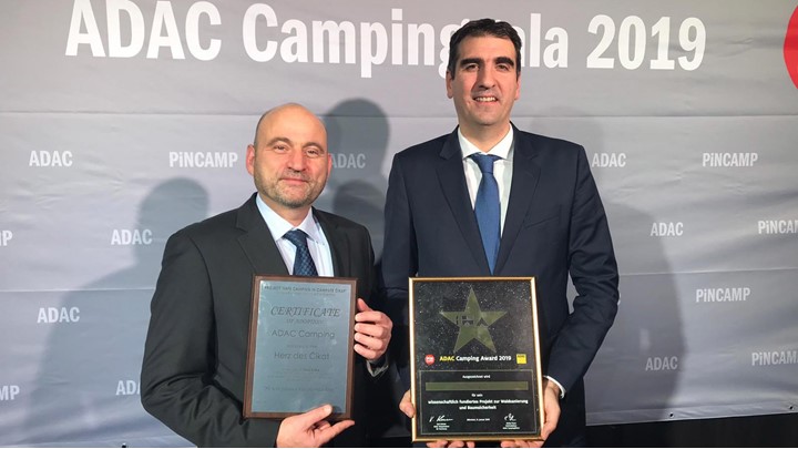Two men holding awards at the ADAC Camping Gala 2019